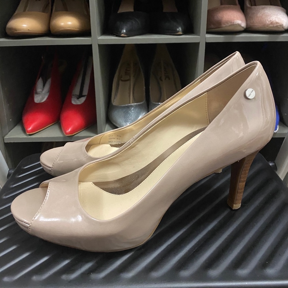 Calvin Klein Peep Toes Taupe Pump